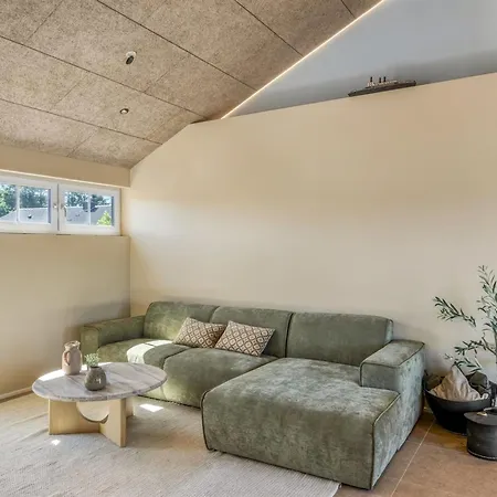 Indra - 800m From The Sea By Interhome *